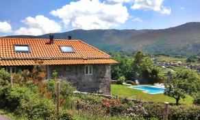 A rectory with a pool and valley views - Image 2