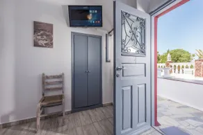 Captain's Economy Studio with sea view in oia - Image 3