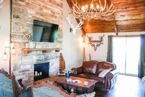 Red Deer Lodge HiBanks Ranch 12 minutes from Magnolia Silos - Image 3