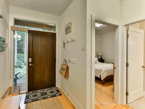 Sleeps 6, 2 bedrooms , 2 baths. - Image 2