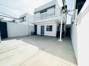 Star's Beautiful 3 Bedroom Home - Image 3
