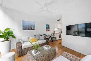 Luxe 2bed/2Bath/Park in Newstead - Image 2