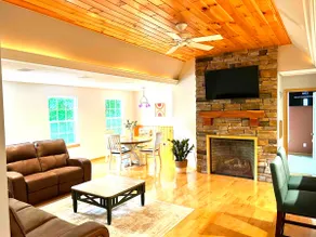 Perfect get away in fun location - Image 5
