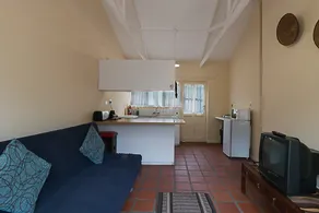 Inyathi Guest Lodge & Self Catering Chalets - Image 3
