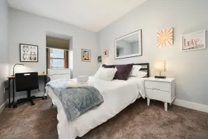 Private - Parking - King Bed - BBQ- Deck- 5 min DT - Image 3