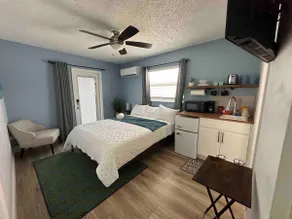 1 /1 Master Suite near Airport! - Image 5