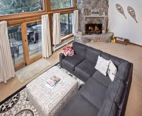 Cozy, Creekside 3BR Vail Condo Ski/Summer Retreat Perfect for Families - Image 3