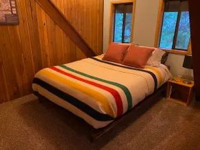 Cozy Mt. Baker Cabin, Wi-Fi, Sleeps 6-8, Pets OK - Image 4
