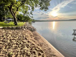 Spacious lake house w/ room for the whole family! - Image 2