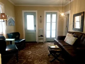 Perfectly located Historical Downtown Cottage - Image 5