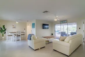 Tropical Getaway in North Naples! Pool/Cozy/Clean! - Image 3