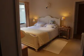 Apartment with own entrance & terrace on West Hill - Image 2