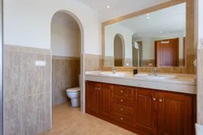 Beautiful 1 bedroom house with garden, pool and golf - Image 2