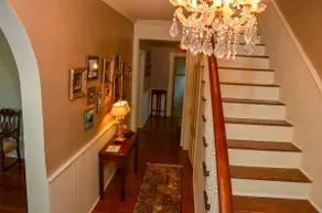 Choisser Burnett House - Vintage Charm & Comfort - Image 2