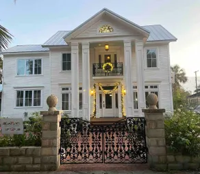 Genovar Mansion Rose Garden Suite Private Entrance - Image 2