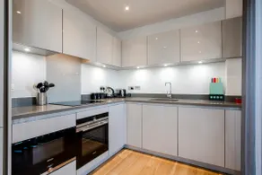 3 On Phoenix - Boutique Living in Clapham - Image 2