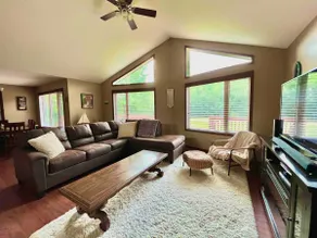 4-season Cozy Cabin - 5min to Wpg beach/Ice Fishin - Image 3