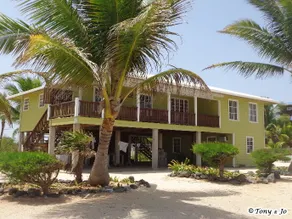 Utila's Reef Point Beach House - Image 4