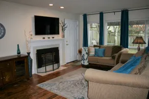 Gorgeous 3-bedroom, close to Nike/Intel/Downtown - Image 3