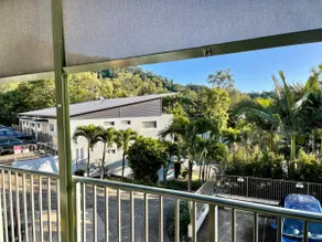 Private spa, two king bedrooms and shared pool - Image 4