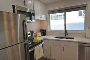 EXQUISITE 3BD HOUSE CLOSE TO AIRPORT, PL HOSP, DOWNTOWN, SLEEPS 7 - Image 5