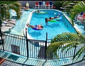 Welcoming cozy oasis near port, beach & shops - Image 3