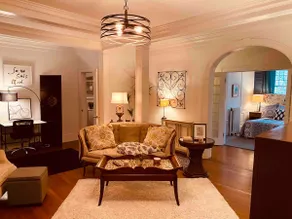 Nostalgia Lane 3 BR in the heart of the city - Image 2