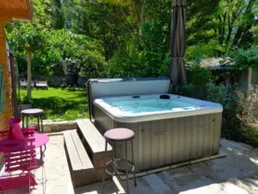 Air-conditioned cottage with private spa and sauna - Image 5