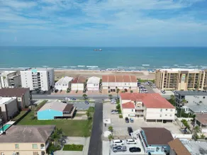 Comfy Condo Fully Equipped 1min Beach Access - Image 3