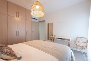 Sea and City Luxurious Apartment - Image 2