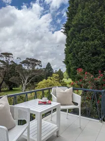 Stylish retreat on stunning Blackheath golf course - Image 3