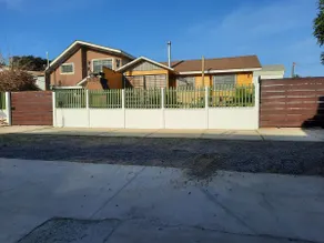 Comfortable and beautiful yellow house - Image 3