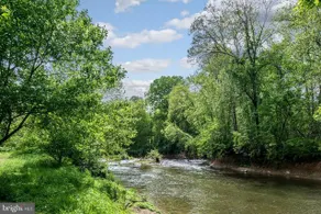 Waterfront Cottage at Goose Creek - Image 5