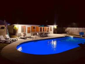 4BR/2.5BA w/POOL in Golfcart district! Near Beach! - Image 4