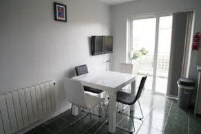 (City Centre) Stylish One Bedroom Apartment - Image 5