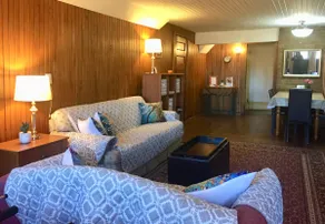 Grande suite ensoleillée au sommet du manoir victorien de Corning, quartier agréable, près de la ville - Image 4