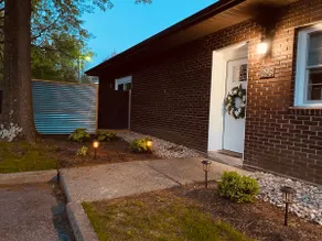HOT TUB & New Stylish Saratoga County Efficiency - Image 4