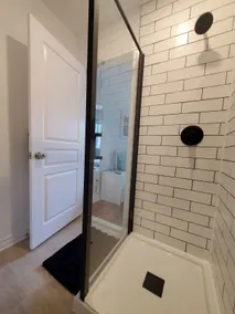 Cozy 1 bedroom suite with kitchenette - Image 2