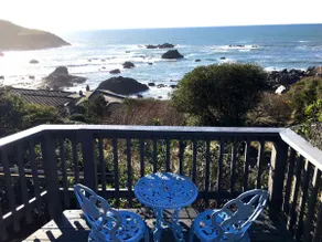 Sweet Oceanfront Studio in Vintage Cabin (Hot Tub) - Image 5