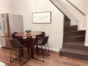 ”The Mainstay” newly renovated and ideal location! - Image 4