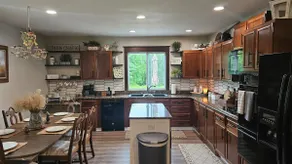 Charming Farmhouse, Lake Access - Image 3
