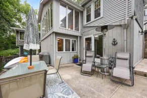 Charming 2 Bedroom Cottage on Lake Decatur - Image 2