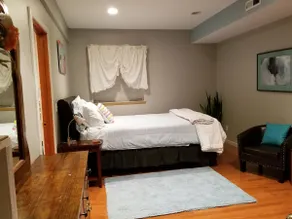 Astoria Airbnb Ground Floor Suite - Image 3