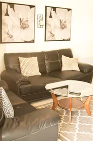 Stunning Private 2 bedrm Apt Centrally located $$$ - Image 5