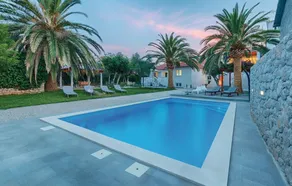 Holiday Home Jardin (private pool and jacuzzi) - Image 5