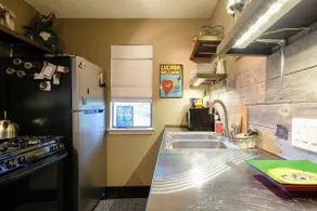 Comfortable Central Apartment with Unique Austin Vibe Perfect for Long-term Stays - Image 2