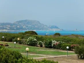 Charming two-room apartment 100 meters from the sea with veranda. - Image 3