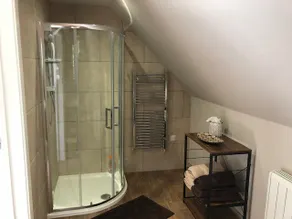 Lincs self-contained flat in extensive gardens - Image 5