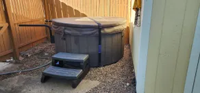 Pet-friendly downtown cottage with hot tub - Image 3