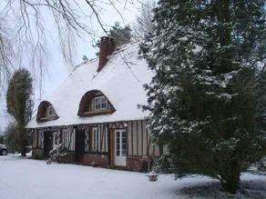 Lovely thatched cottage in Normandy - Image 2